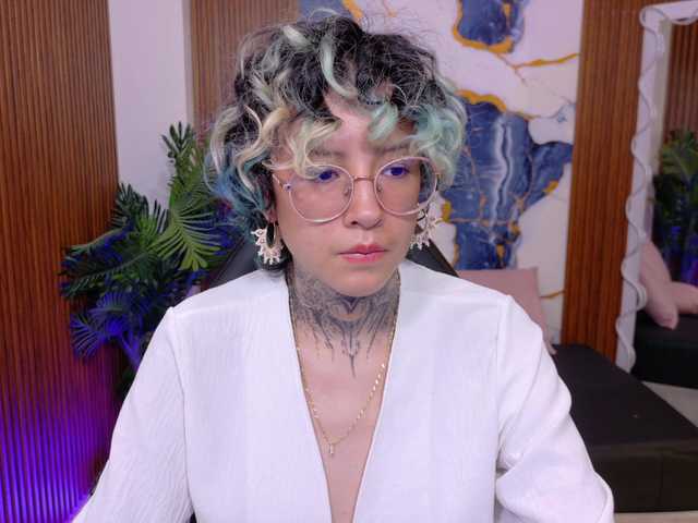 Lyra-tay live cam on BongaCams