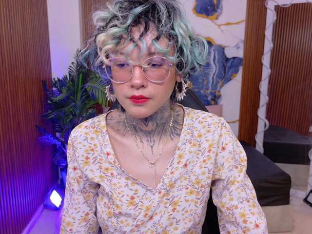 Lyra-tay live cam on BongaCams