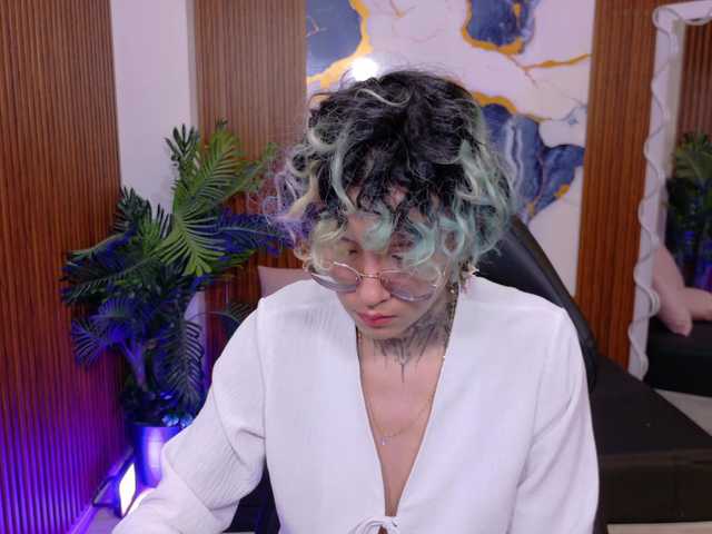 Lyra-tay live cam on BongaCams