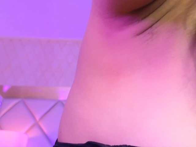 RosseMoon live cam on BongaCams
