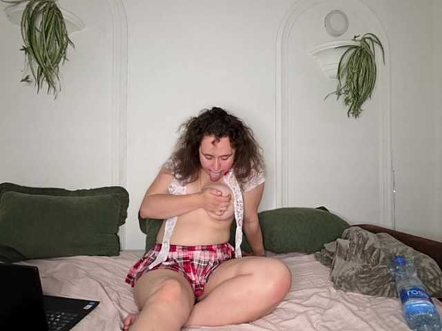 qeenholly live sex show