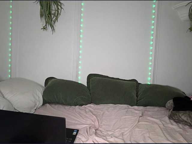 qeenholly live cam on BongaCams
