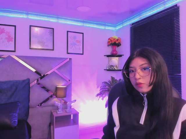 Laura-sps live cam on BongaCams