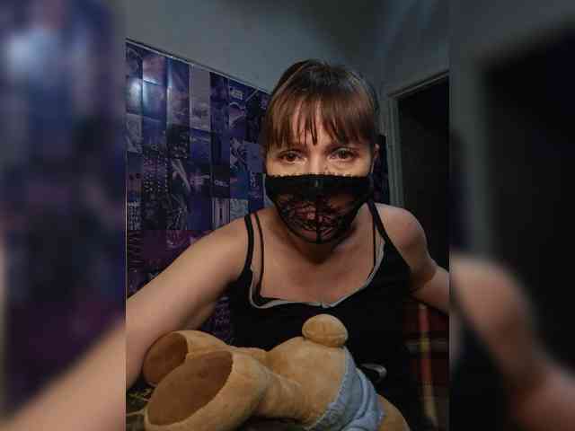 LadyNORA webcam