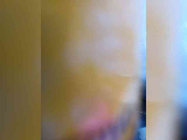 LadyNORA webcam