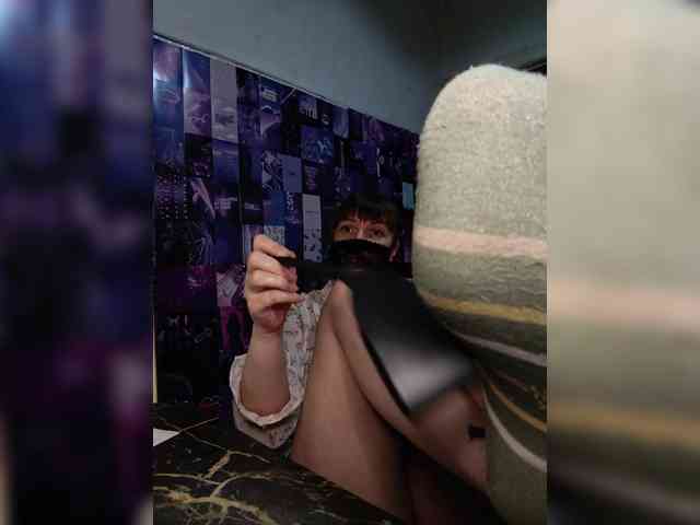 LadyNORA webcam