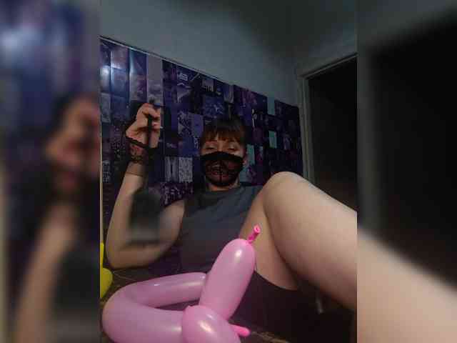 LadyNORA webcam