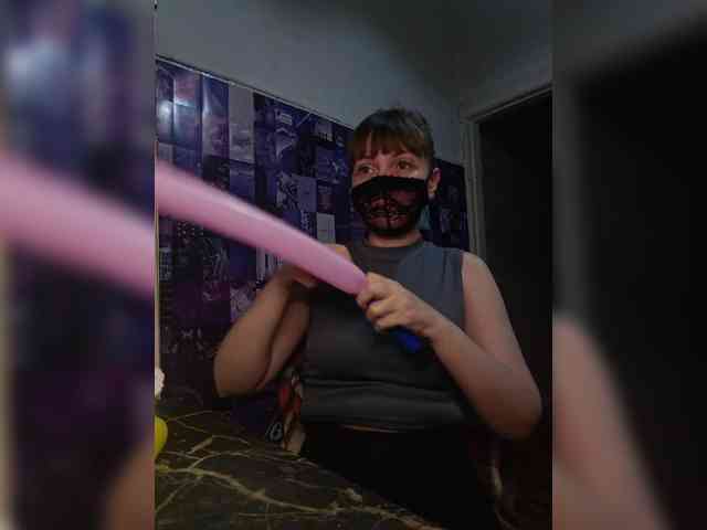 LadyNORA webcam