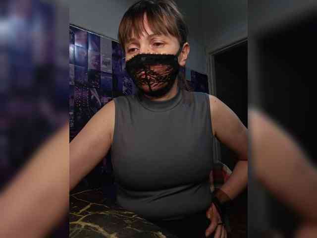 LadyNORA webcam