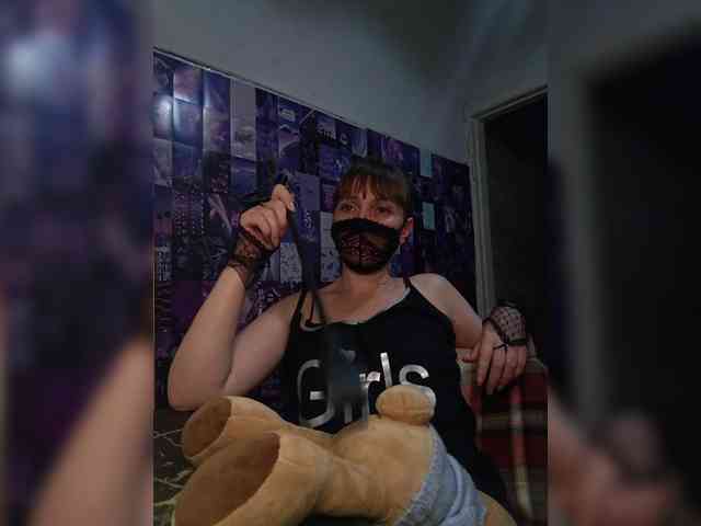 LadyNORA webcam