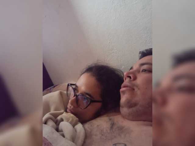 Saritaandmiguel live webcam show