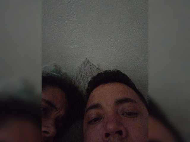 Saritaandmiguel live webcam show