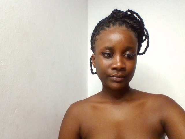 le modèle Flirtyarrya est en webcam porno dans un show sur le site bongacams, il possède les tags suivants: Ebony,Brunette,Shaved