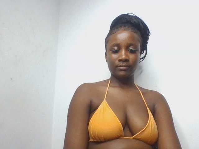 Flirtyarrya live cam on BongaCams