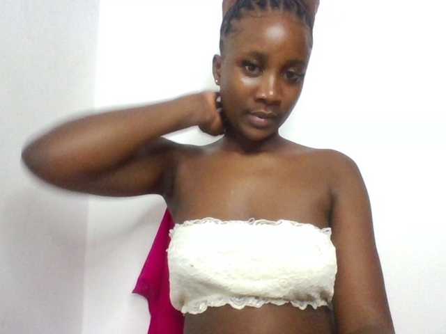 Flirtyarrya live cam on BongaCams