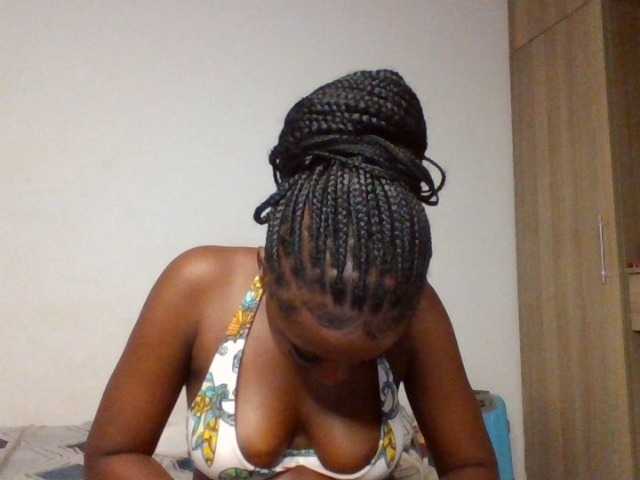 Flirtyarrya live cam on BongaCams