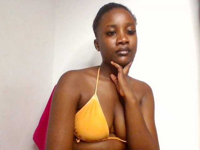Flirtyarrya live cam on BongaCams