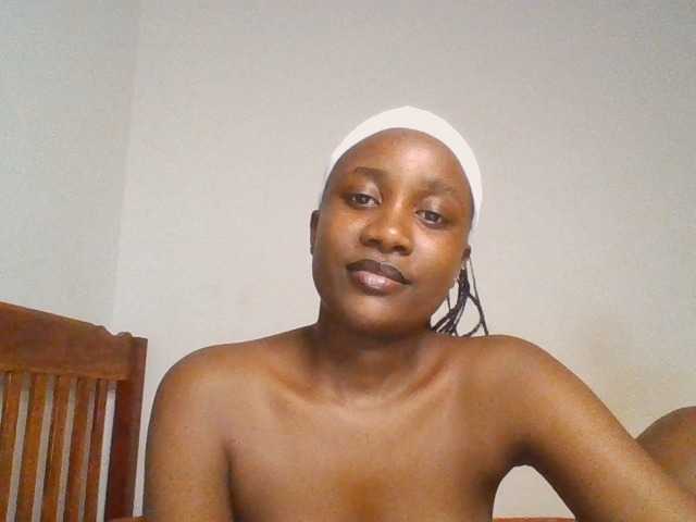 Flirtyarrya live cam on BongaCams