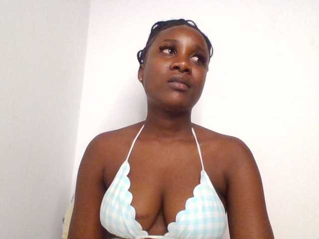 Flirtyarrya live cam on BongaCams