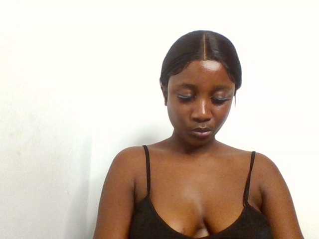 Flirtyarrya live cam on BongaCams