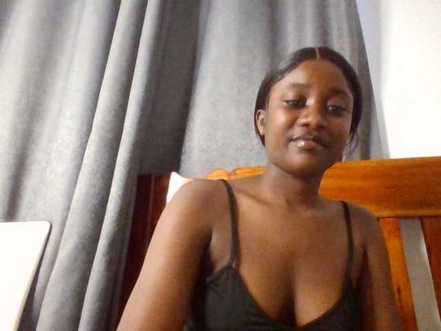 Flirtyarrya live cam on BongaCams