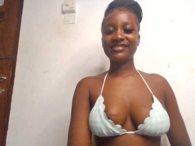 Flirtyarrya live cam on BongaCams