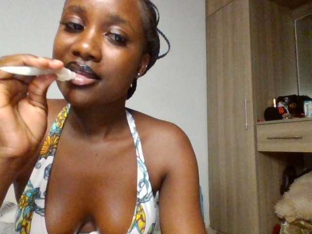 Flirtyarrya live cam on BongaCams
