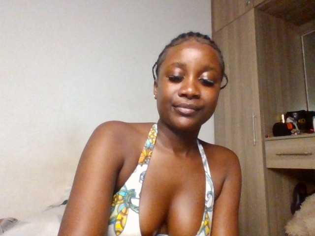 Flirtyarrya live cam on BongaCams