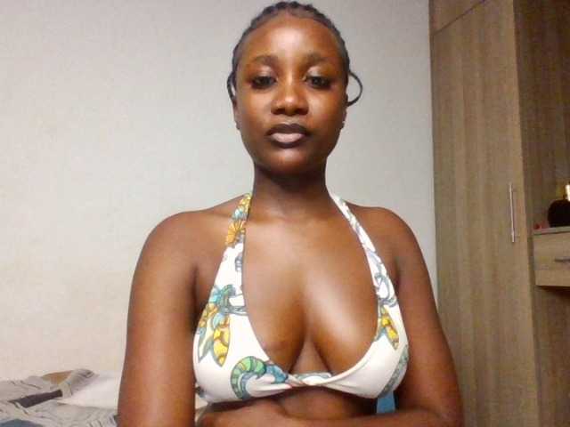 Flirtyarrya live cam on BongaCams
