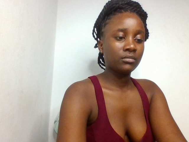 Flirtyarrya live webcam show