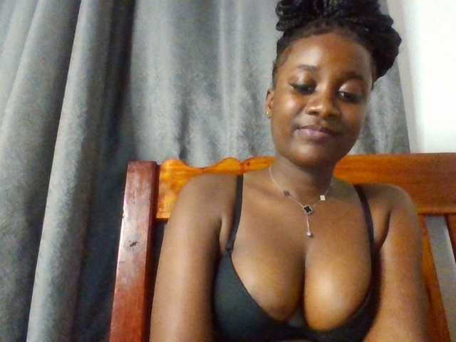 Flirtyarrya live cam on BongaCams
