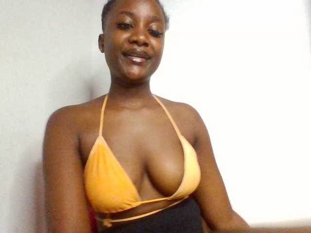 Flirtyarrya live cam on BongaCams