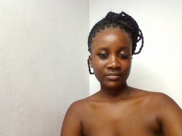 Flirtyarrya live cam on BongaCams