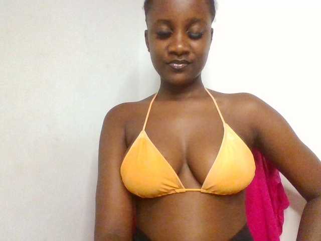Flirtyarrya live cam on BongaCams