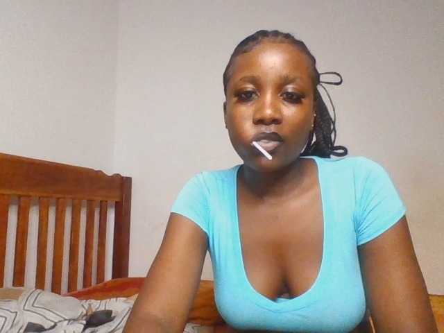 Flirtyarrya live cam on BongaCams