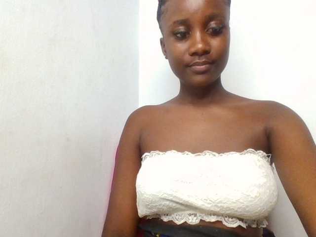 Flirtyarrya live cam on BongaCams