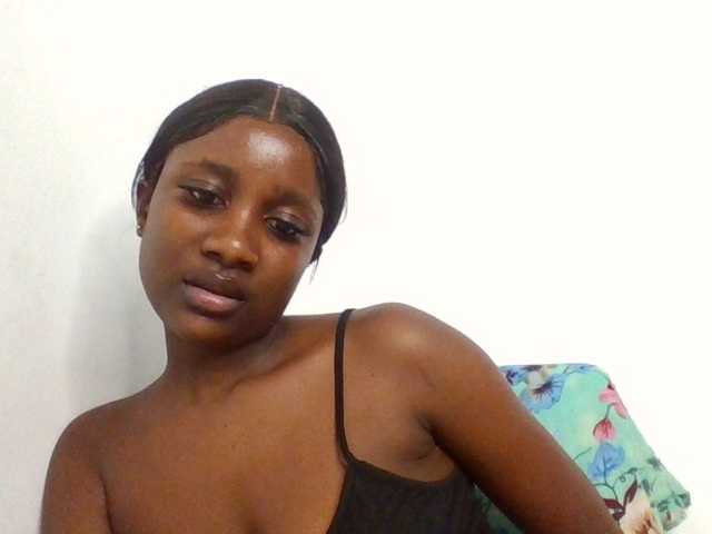 Flirtyarrya live cam on BongaCams