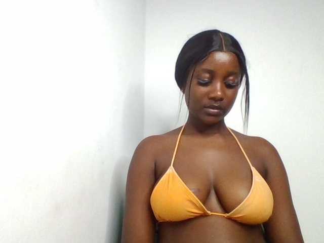 Flirtyarrya live cam on BongaCams