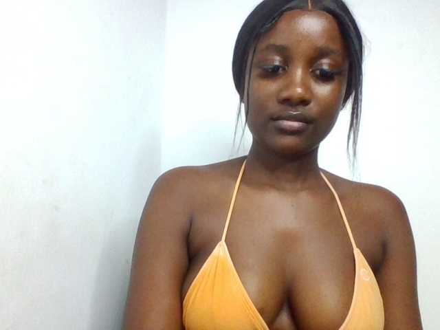 Flirtyarrya live cam on BongaCams