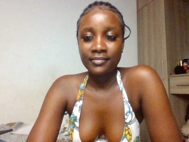Flirtyarrya live cam on BongaCams