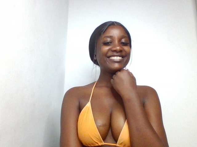 Flirtyarrya live cam on BongaCams