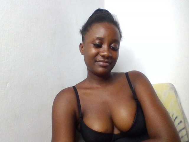 Flirtyarrya live cam on BongaCams