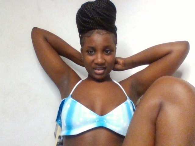 Flirtyarrya live cam on BongaCams