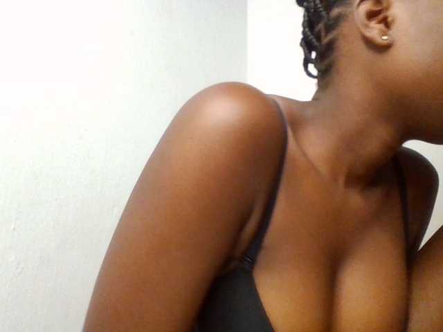 Flirtyarrya live cam on BongaCams