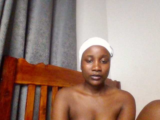 Flirtyarrya live cam on BongaCams