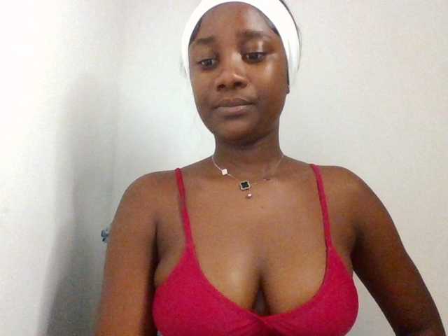 Flirtyarrya live cam on BongaCams