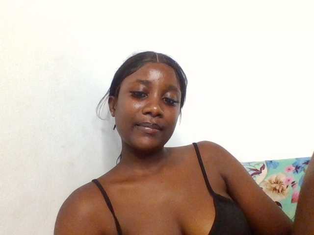 Flirtyarrya live cam on BongaCams
