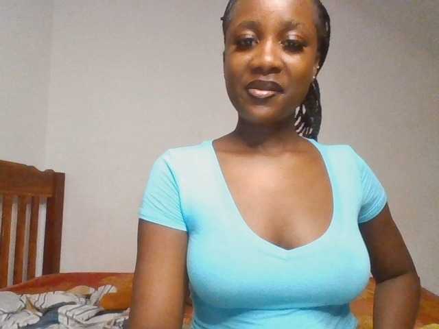 Flirtyarrya live cam on BongaCams