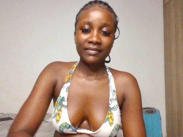 Flirtyarrya live cam on BongaCams