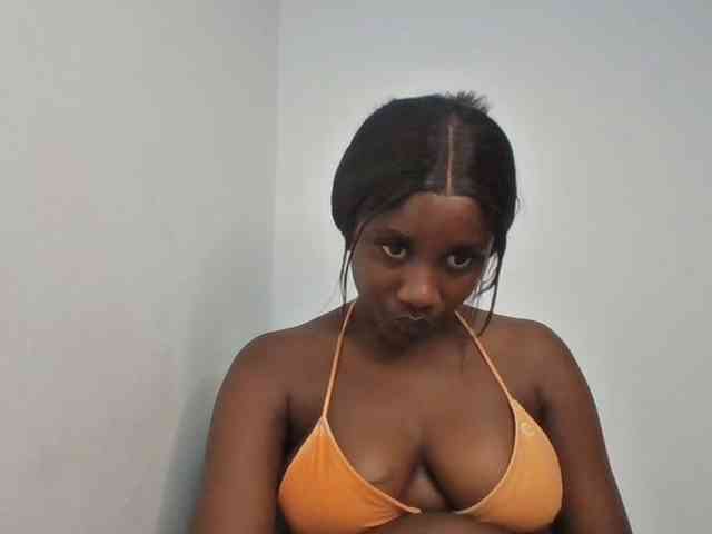 Flirtyarrya webcam